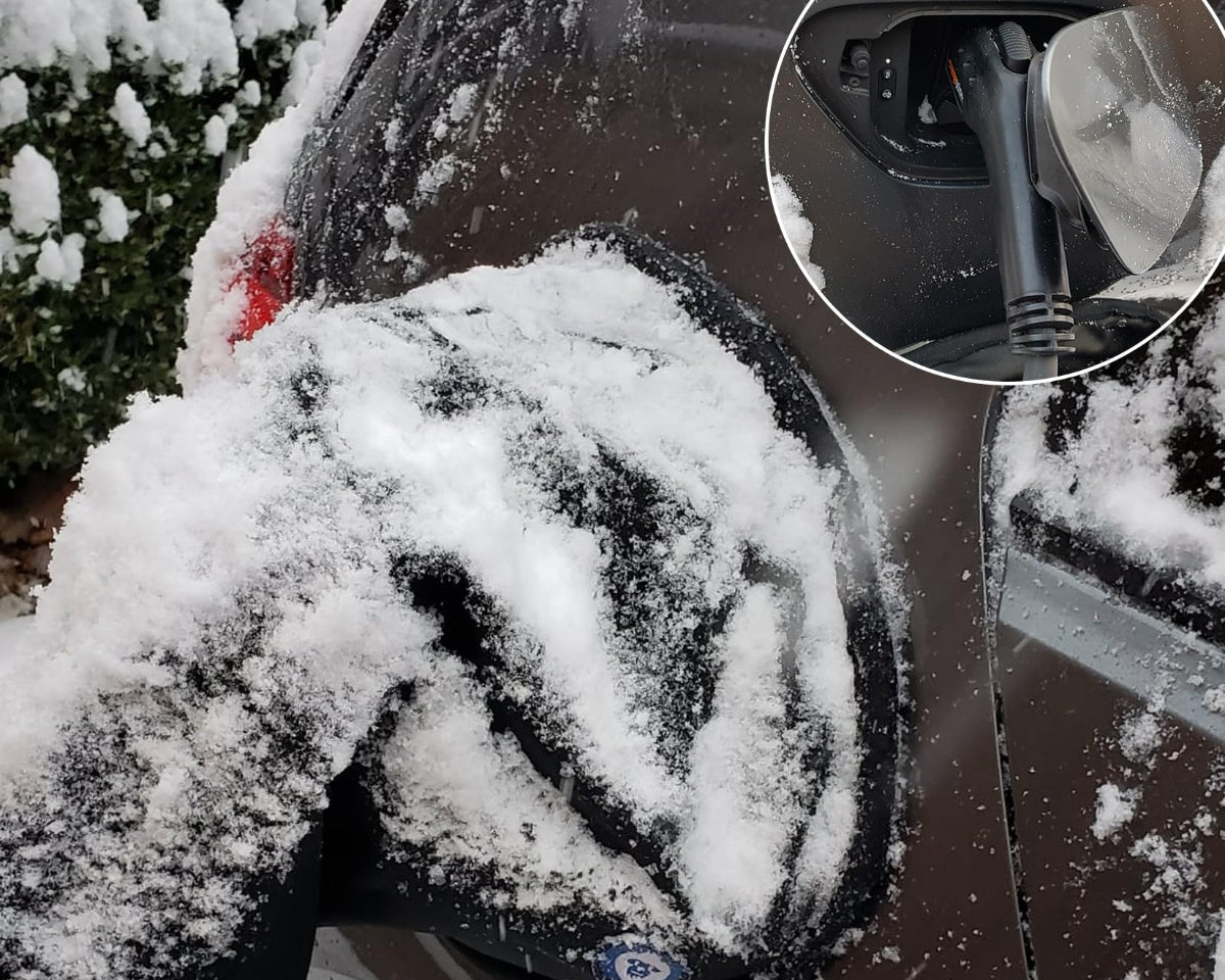 PSLER Electric Car Charger Cover, Magnetic Adhesion EV Charger Plug Cover for Most Electric Cars Outdoor Waterproof Sun UV Rain Snow All Weather Protection EV Car Charging Port Plug Cover(Black)